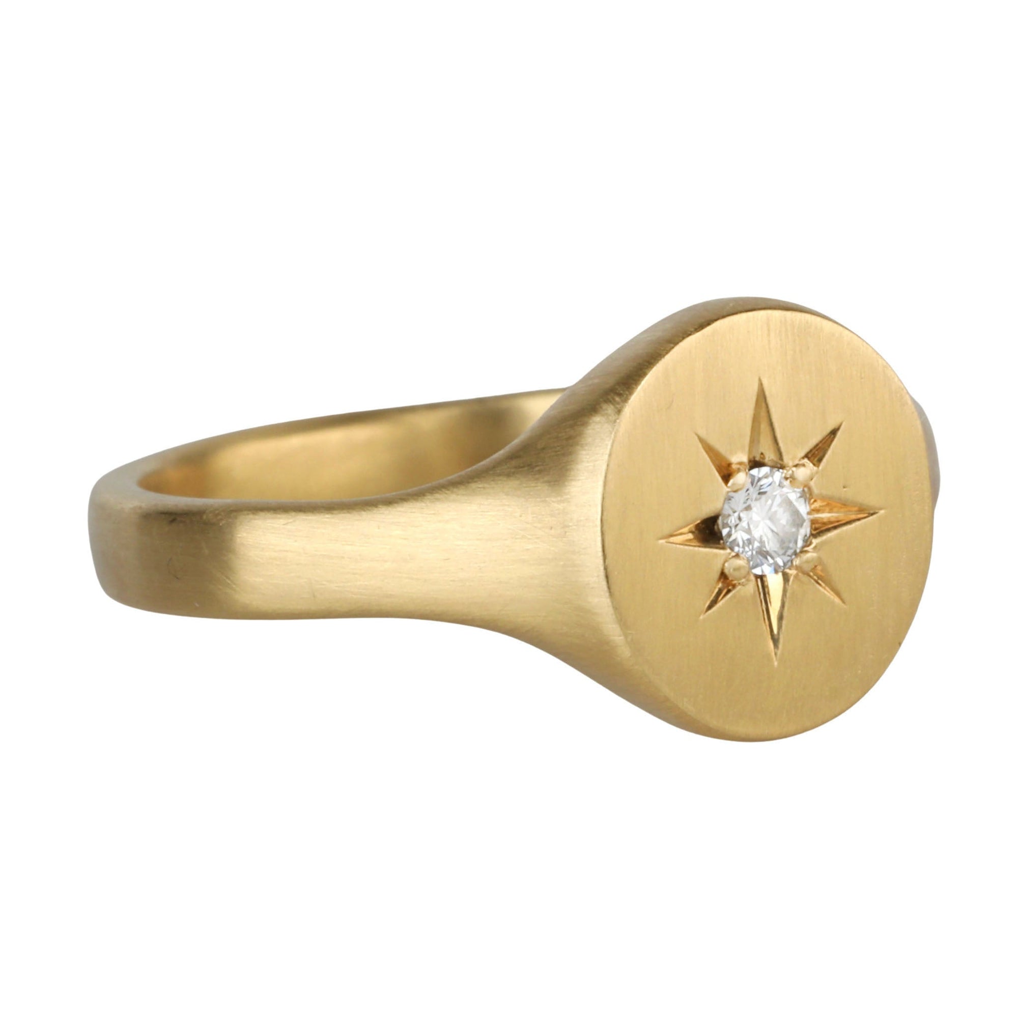 OVAL SIGNET RING W/STAR OVAL SIGNET RING W/STAR