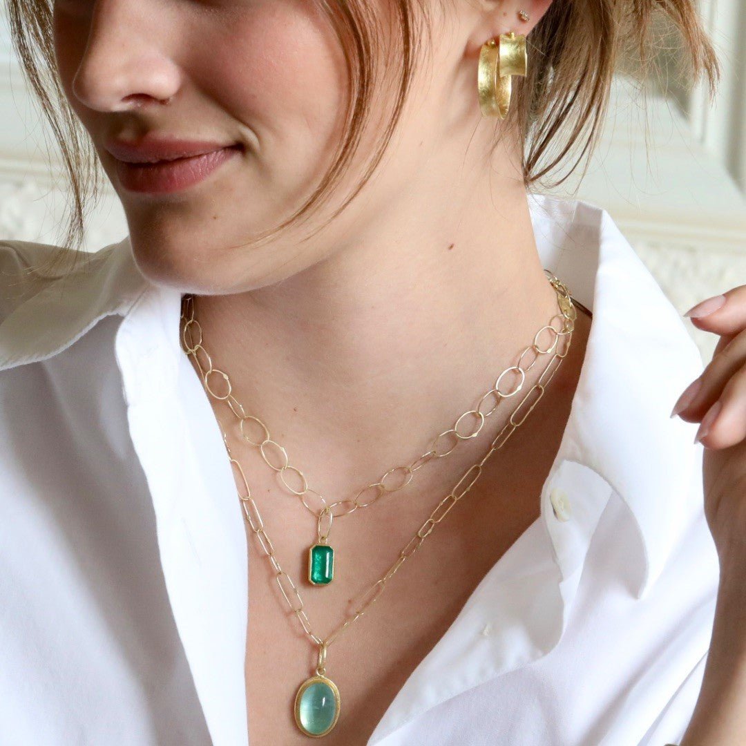 22K Gold Bezel-Set Emerald Pendant - Peridot Fine Jewelry - Petra Class