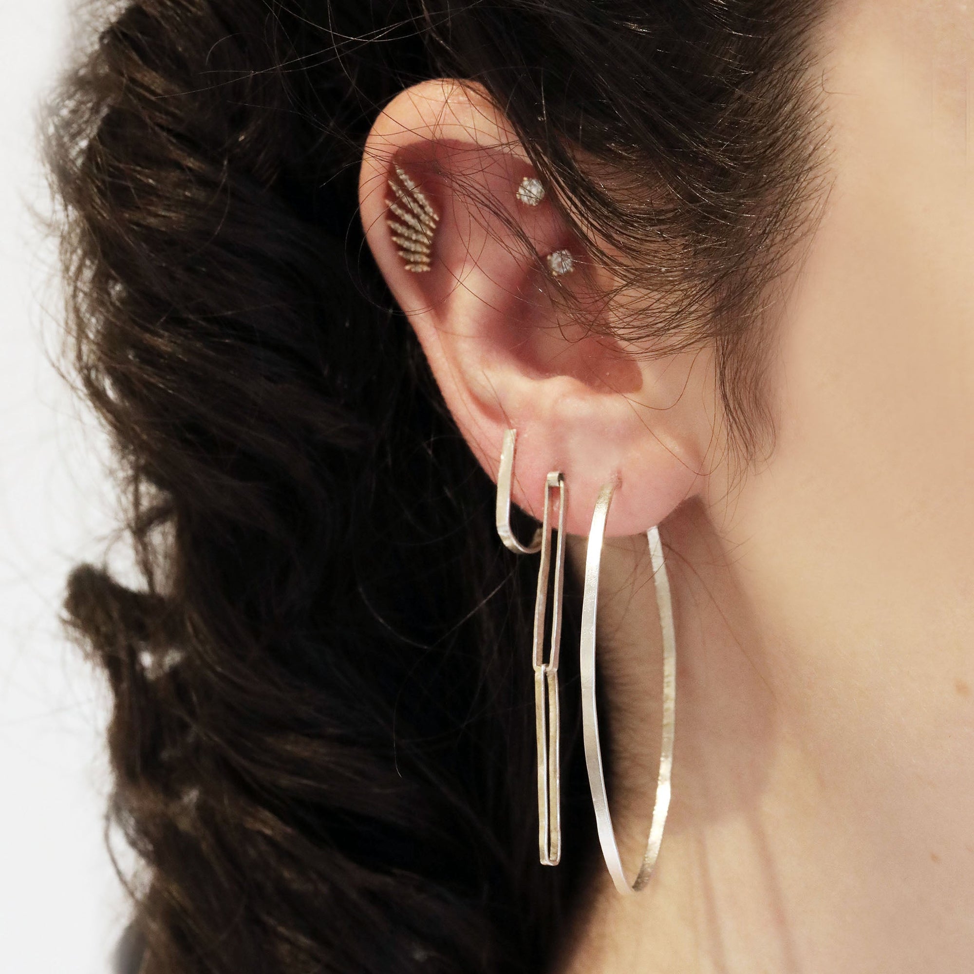 &quot;Elsa&quot; Sterling Silver Hammered Oval Hoop Earrings - Peridot Fine Jewelry - Sarah Macfadden