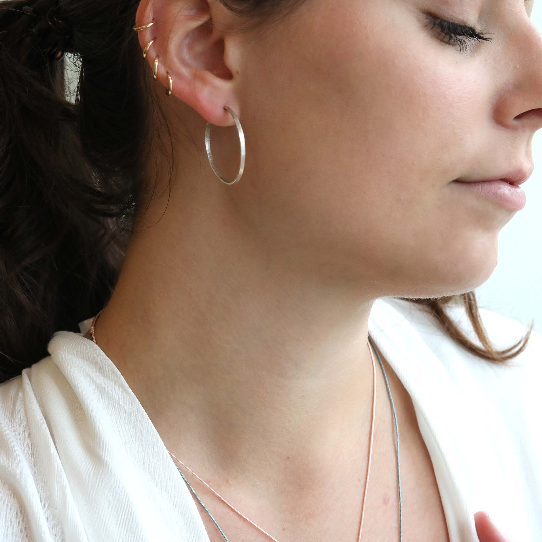 &quot;Elsa&quot; Sterling Silver Profile Hammered Oval Hoop Earrings - Peridot Fine Jewelry - Sarah Macfadden