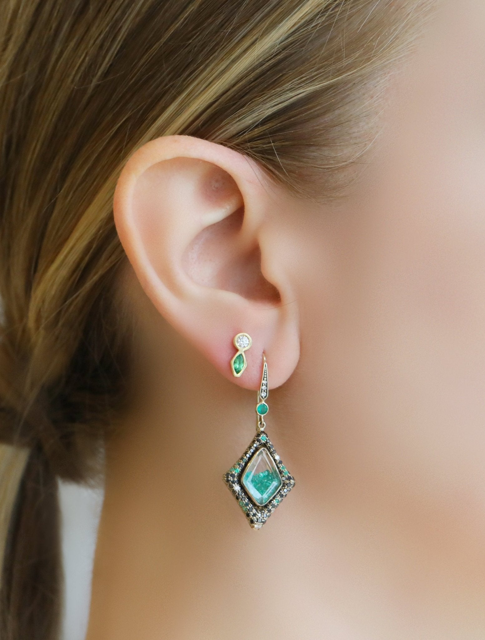 Moritz Glik Gold Bezel-Set Marquise Tsavorite and Round Diamond Stud