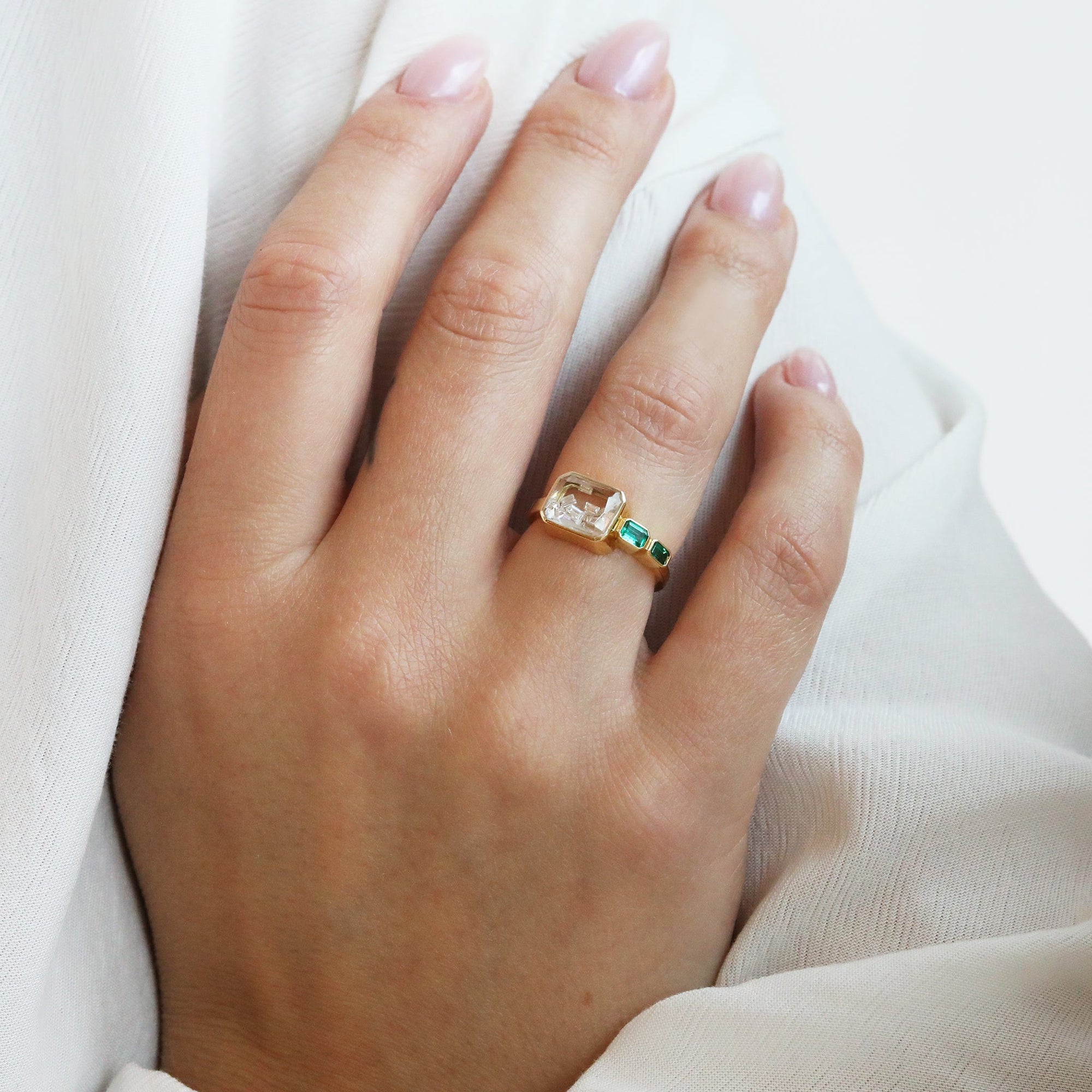 Gold Ring with Diamond &quot;Shake&quot; and Emerald Baguette Details - Peridot Fine Jewelry - Moritz Glik