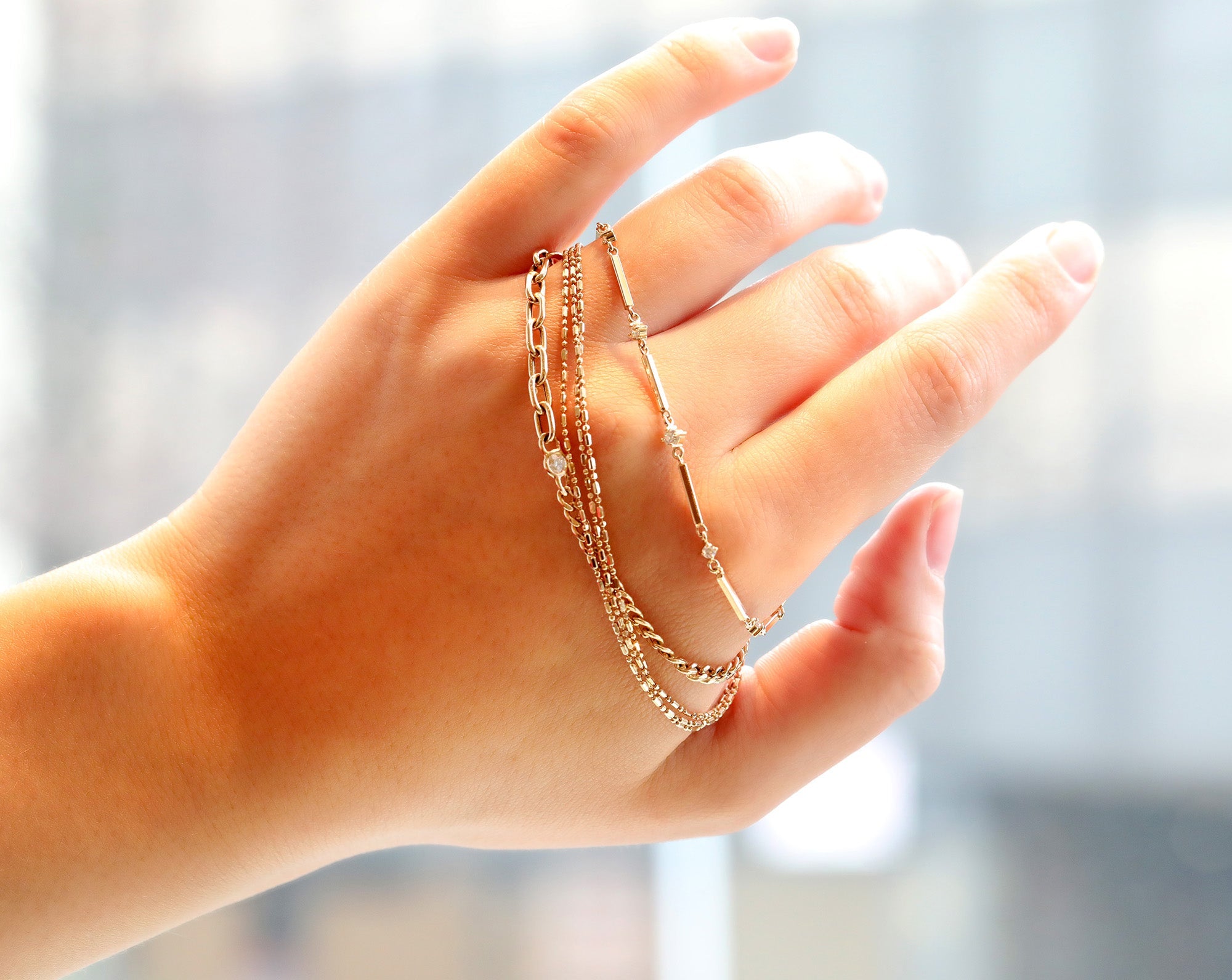 Gold Square Bar Bracelet with Graduated Diamonds - Peridot Fine Jewelry - Zoe Chicco