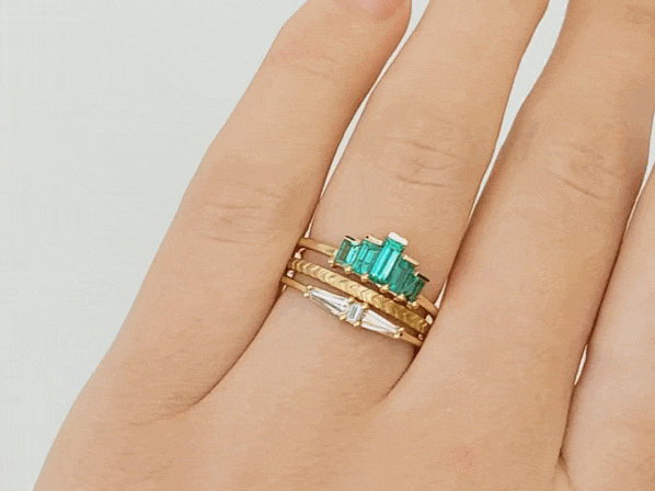 18K Gold Engraved Geometric Band