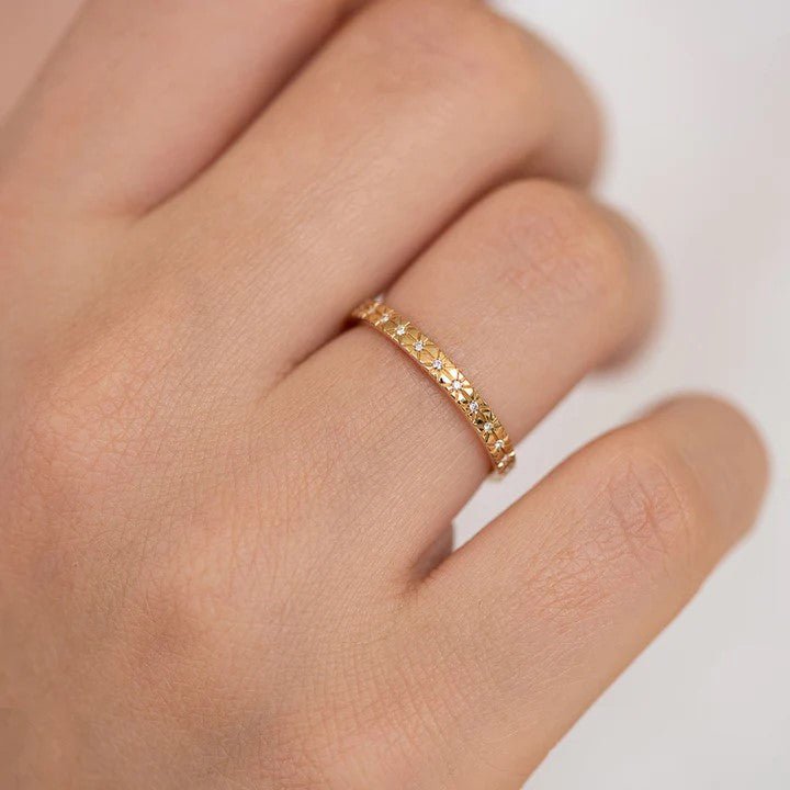 18kt yellow gold diamond 1987 band ring